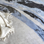 Blue Grey Abstract Round Handmade Silk Rug for Living Room and Foyer.