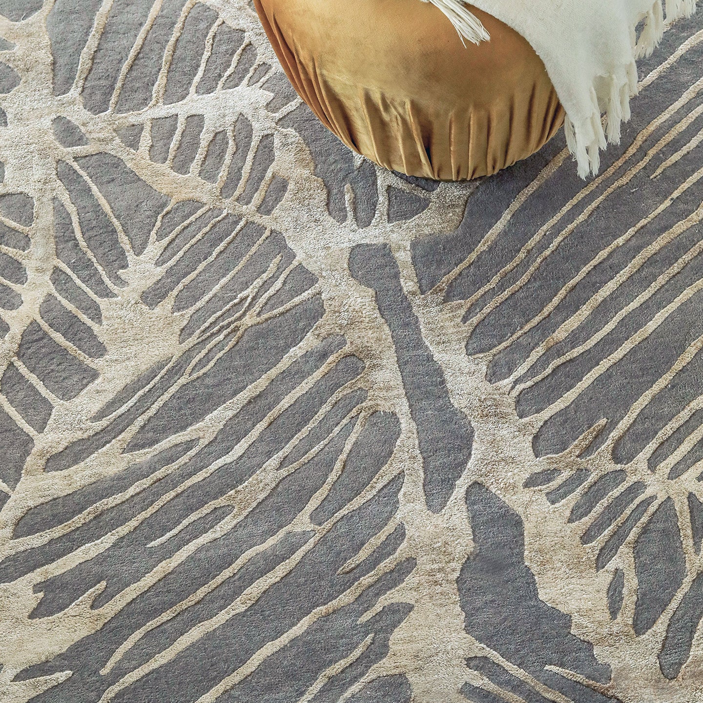 Cream and Beige Handmade Rug for Modern Living Room and Bedroom