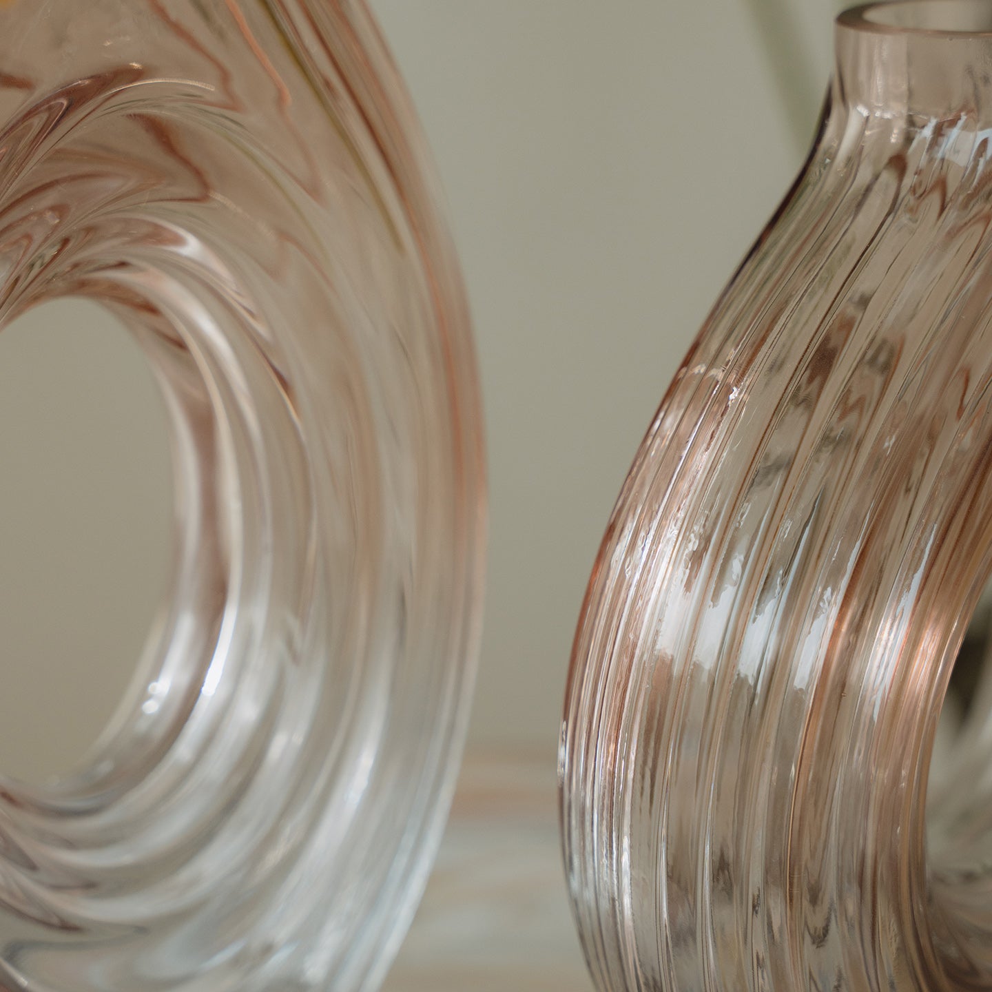 MUSE GLASS VASE