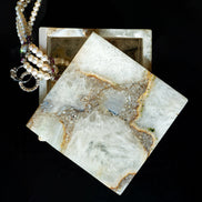Tresor natural white agate decorative box with elegant stone pattern for jewellery storage and luxury home décor.