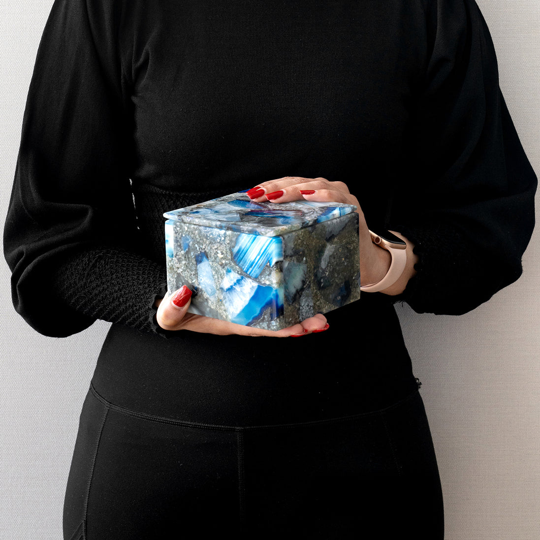 Tresor natural grey agate decorative box with unique stone pattern for jewellery storage and luxury home décor.
