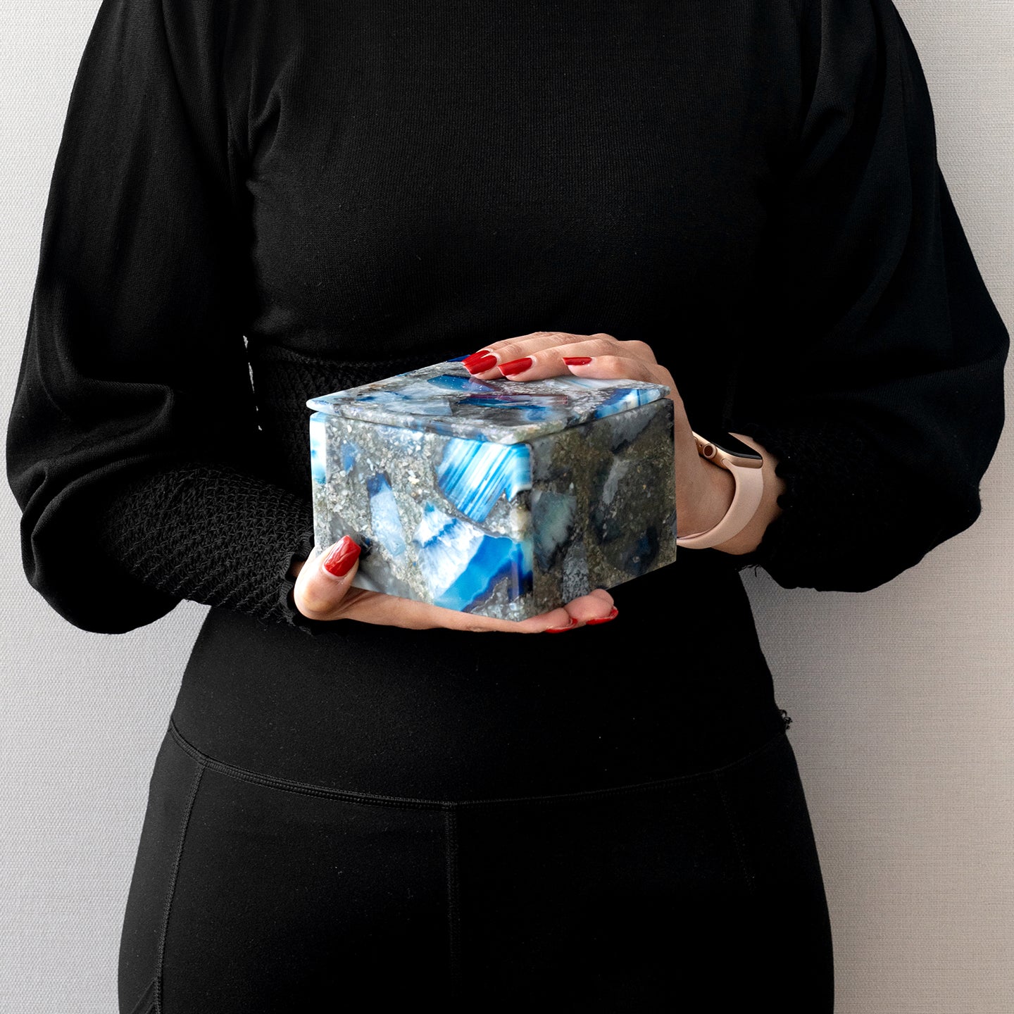 Tresor natural grey agate decorative box with unique stone pattern for jewellery storage and luxury home décor.