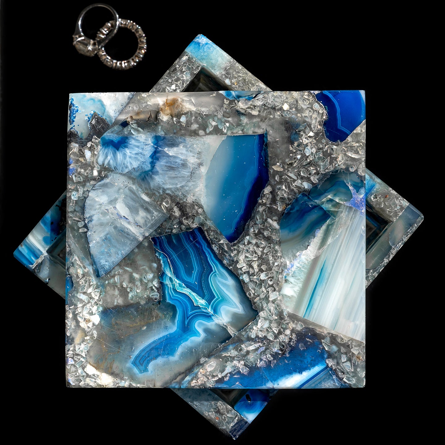 Tresor natural grey agate decorative box with unique stone pattern for jewellery storage and luxury home décor.