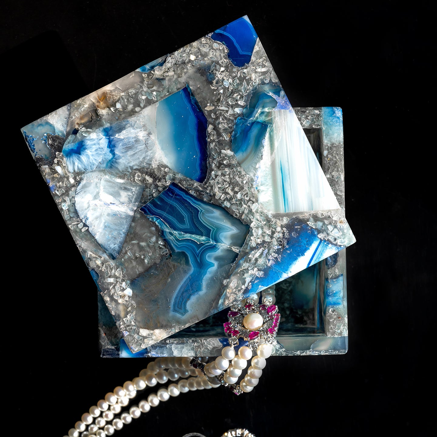 Tresor natural grey agate decorative box with unique stone pattern for jewellery storage and luxury home décor.